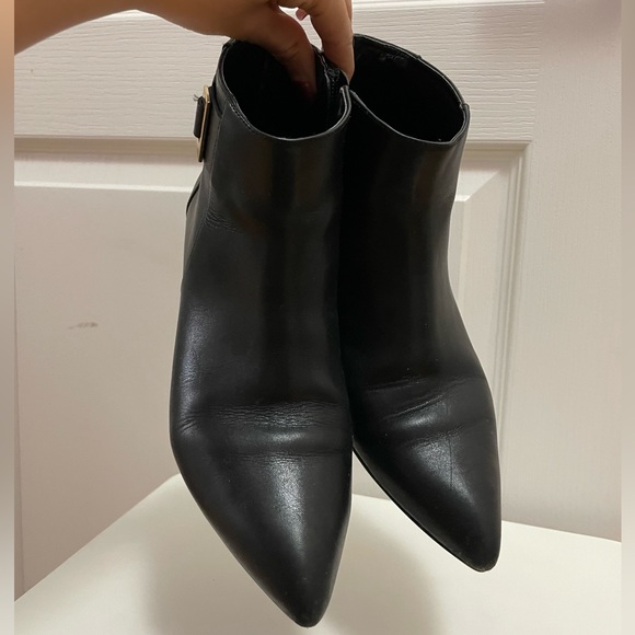 Nine West- Black leather, pointed toe, low heel, boot w/side zipper &gold accent - Picture 2 of 9